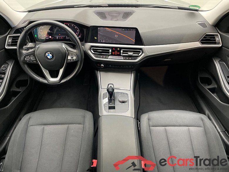 BMW 3-serie 320i Executive Edition #6