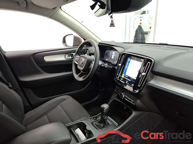 VOLVO XC40 T3 MOMENTUM PRO #3