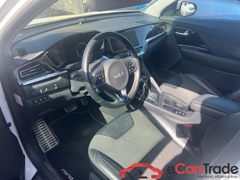 KIA Niro / 2019 / 5P / crossover 1.6 GDi PHEV 104kW (141CV) Emotion #3