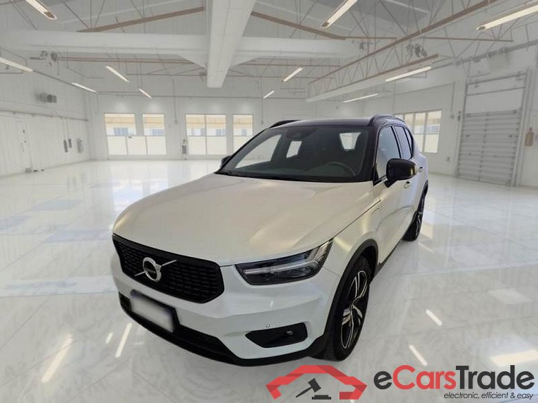 VOLVO XC40 / 2017 / 5P / SUV T4 PLUG-IN HYBRID AUTO RECHARGE R-DESIGN #1