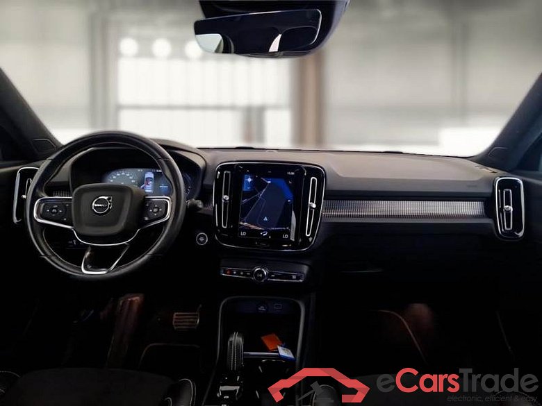 VOLVO XC40 / 2017 / 5P / SUV T4 PLUG-IN HYBRID AUTO RECHARGE R-DESIGN #3
