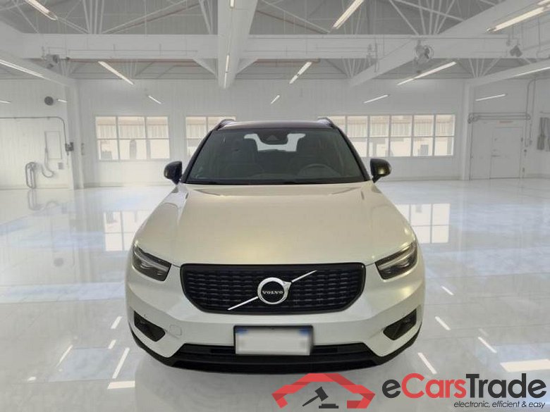 VOLVO XC40 / 2017 / 5P / SUV T4 PLUG-IN HYBRID AUTO RECHARGE R-DESIGN #6