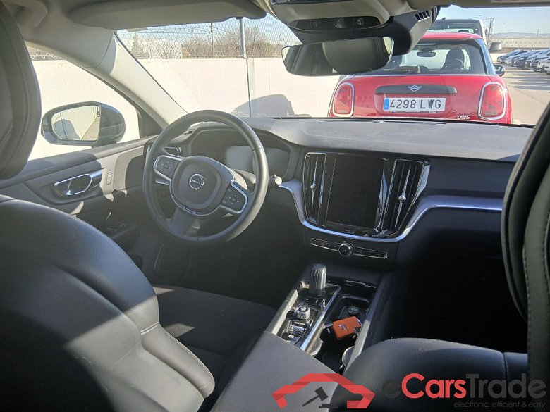VOLVO V60 / 2018 / 5P / familiar 2.0 B4 (D) Momentum Pro Auto #3