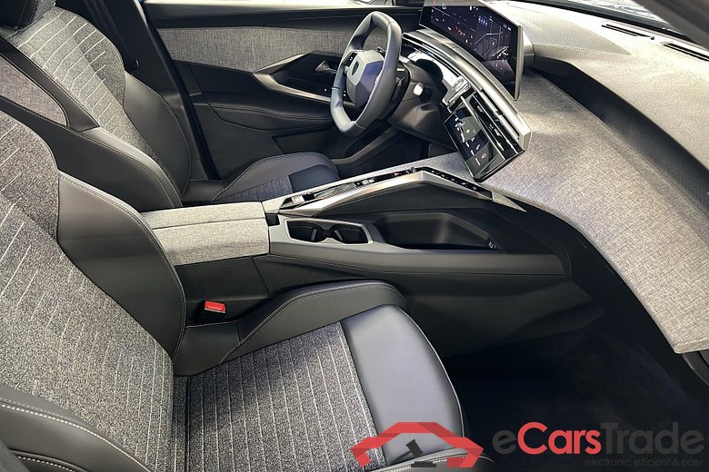 Peugeot 3008 Hybrid 145 e-DCS6 Allure #1