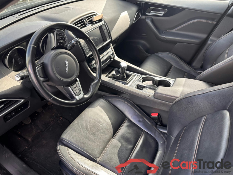 Jaguar F-Pace 2.0 20d Pure E-Performace Pano LED-Xenon Meridian Navi Comfort-Leather KeylessGo Camera Klima PDC ... #6