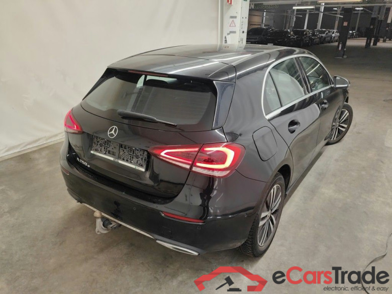 Mercedes-Benz A-Klasse A 250 e Business Solution 5d #2