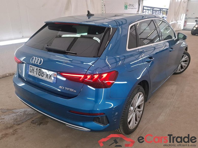 AUDI A3 Sportback / 2020 / 5P / Berline 40 TFSI e 204 S Tronic Design Luxe #3