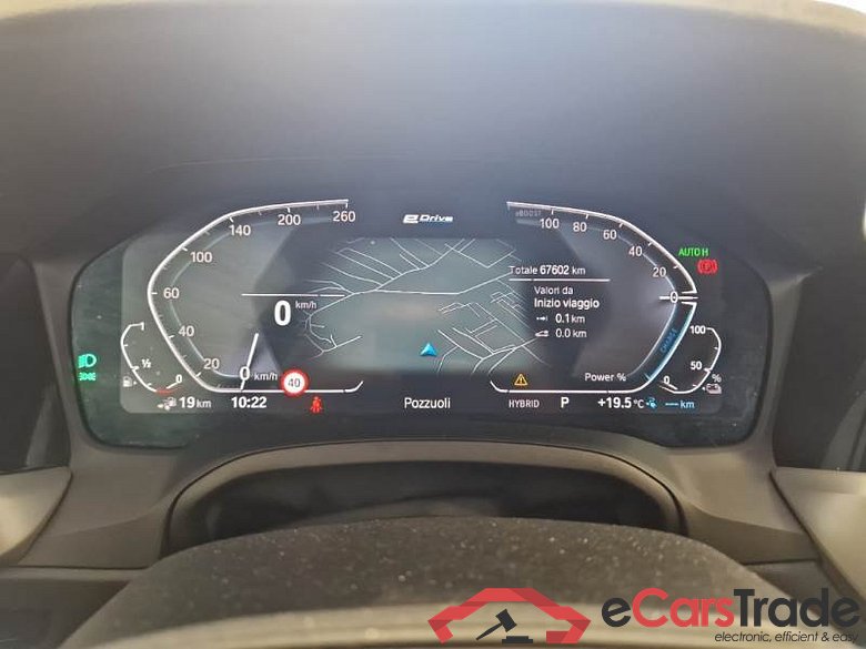 BMW Serie 3 / 2018 / 5P / Station wagon 330e Business Advantage Touring auto #4