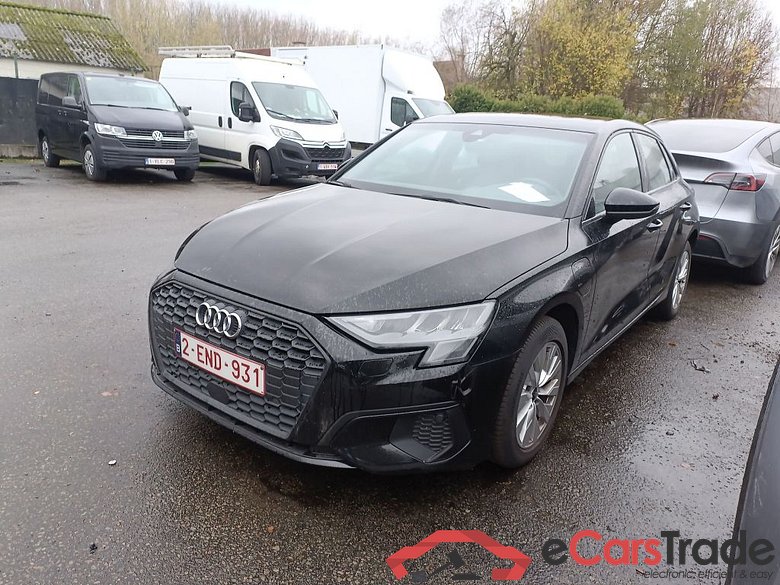 Audi A3 Sportback 1.4 40 TFSI e Attraction 5d !! Damaged car !!