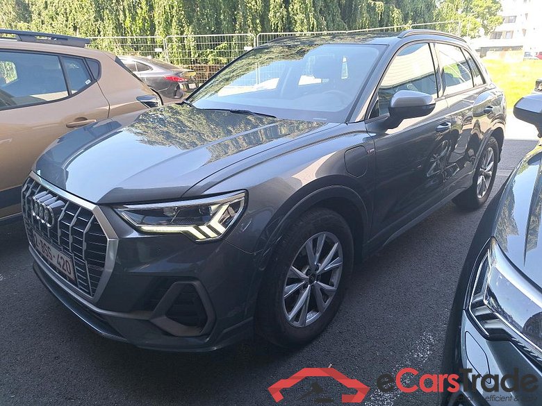 AUDI Q3 1.4 45 TFSI E S TRONIC S LINE