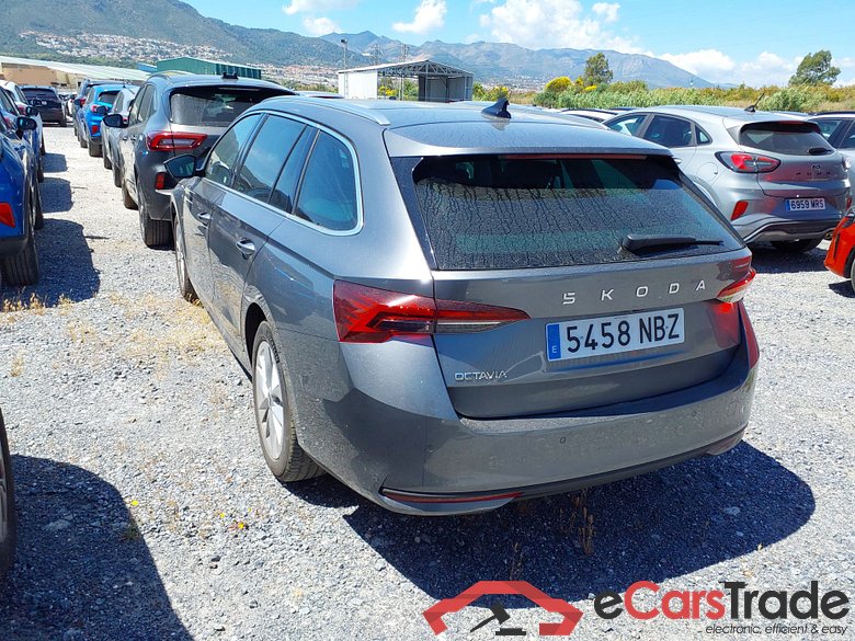 SKODA Octavia 1.5 TSI 110kW (150CV) m-HEV DSG 7 vel. AutomÃ¡tico Combi Design(Pano + Winterpack) #2