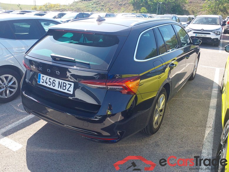SKODA Octavia 2.0 TDI 110 kW (150CV) DSG 7 vel AutomÃ¡tico Combi Design(Pano + Winterpack) #2