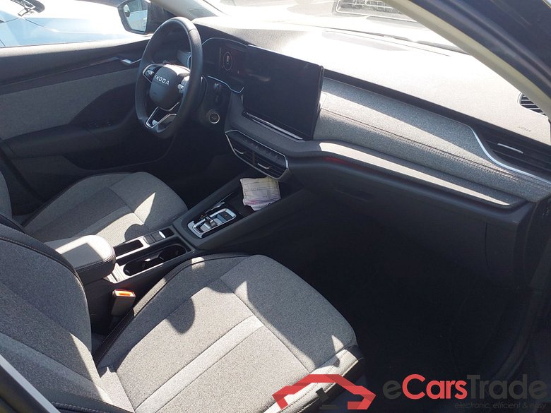 SKODA Octavia 2.0 TDI 110 kW (150CV) DSG 7 vel AutomÃ¡tico Combi Design(Pano + Winterpack) #3