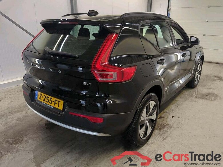 VOLVO XC40 2.0 B3 Essential #2