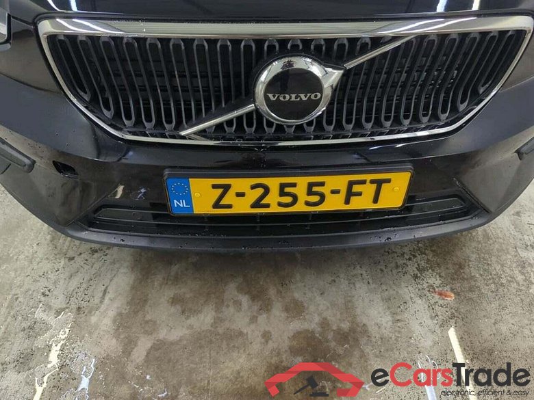 VOLVO XC40 2.0 B3 Essential #4