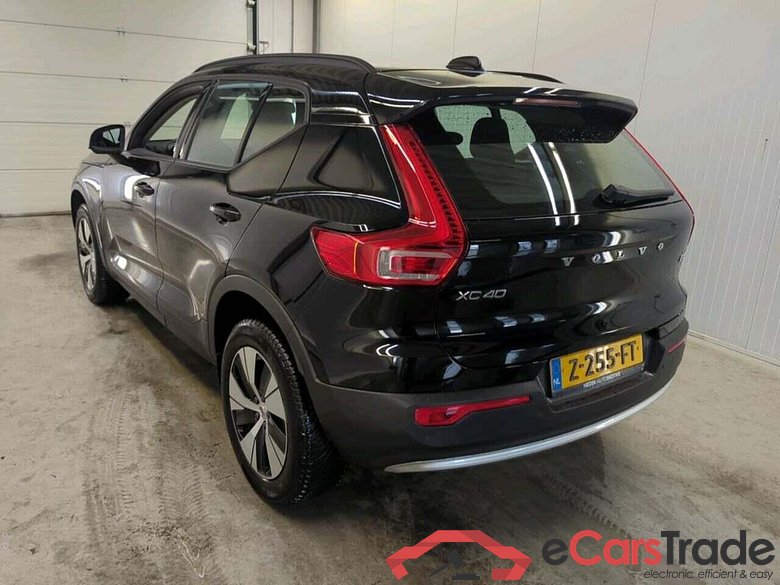 VOLVO XC40 2.0 B3 Essential #6