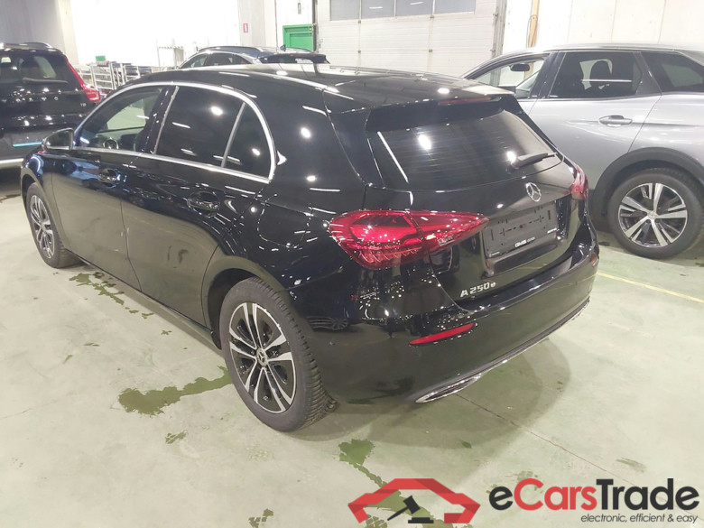 MERCEDES-BENZ A-CLASS 1.3 A 250 E LUXURY LINE DCT #2