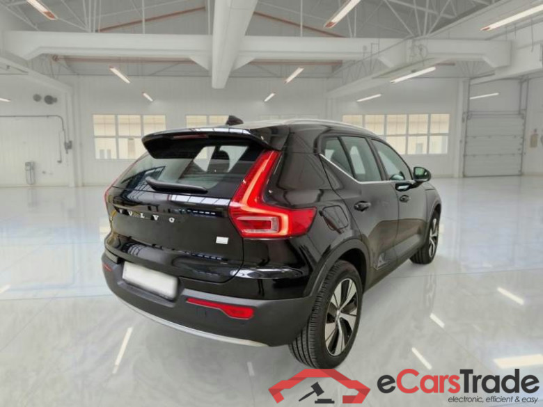 VOLVO XC40 / 2017 / 5P / SUV T4 PLUG-IN HYBRID AUTO RECH INSCRIP EXPR #2