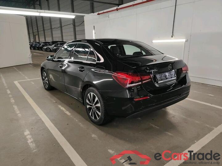Mercedes A-Klasse Limousine A-Klasse Limousine A 250 e Business Line (PHEV) 160kW/218pk  4D/P Auto-7 #3