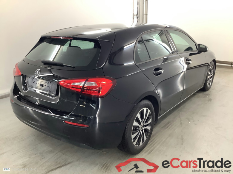 MERCEDES-BENZ A-CLASS 1.3 A 180 ESSENTIAL LINE DCT #4