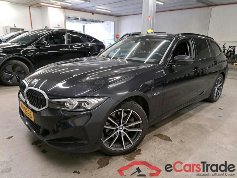 BMW - BMW 3 TOURING 330e 292PK With Climatic & Navigation & Pack Travel With Pano Roof & Cruise Control & PDC Front & Rear  * HYBRID * #1