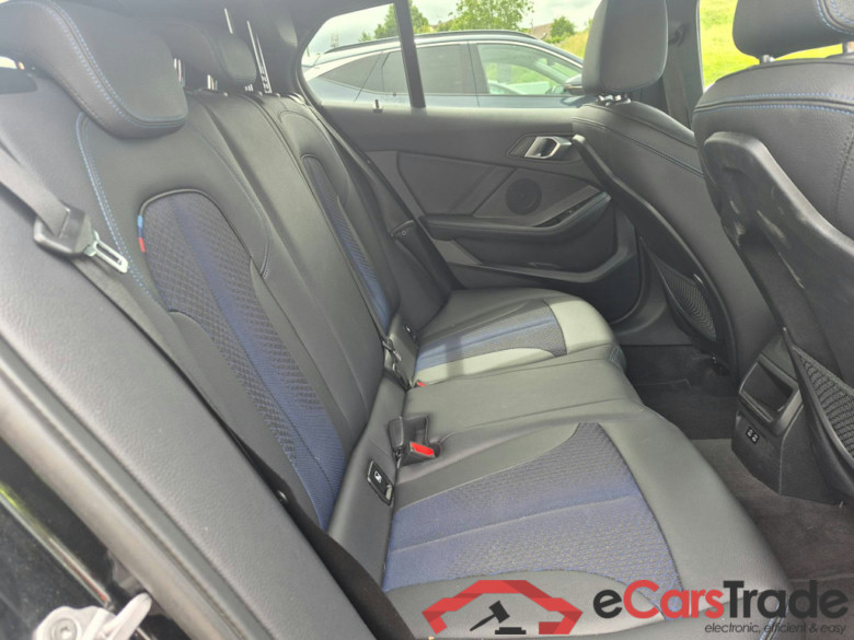 BMW 118i M-Sport Aut. LED LC-Pro Ambient Navi 1/2 Sport Leather KeylessGo Camera Klima PDC ... #6