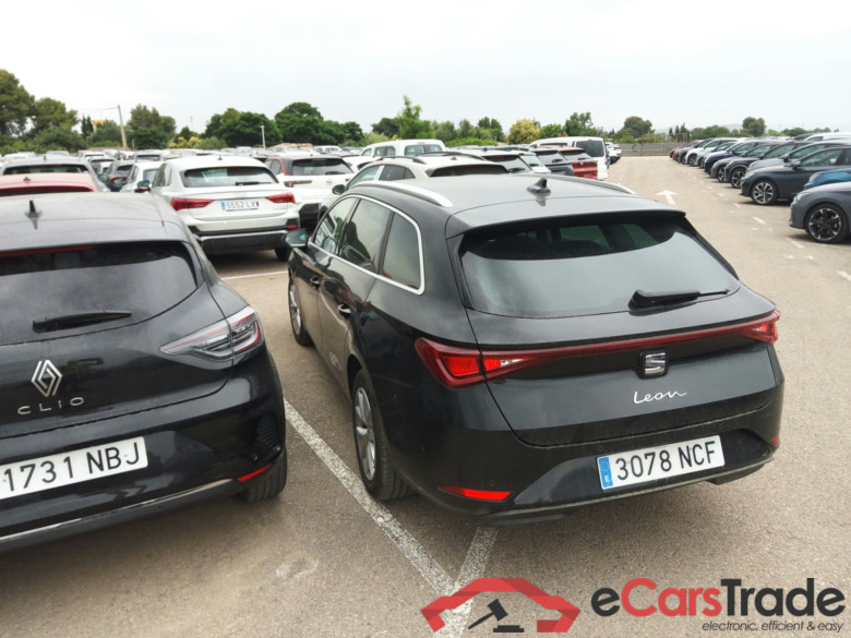 SEAT Leon 1.5 TSI 85 KW (115 CV) Style 25 Aniversario Manual Sport Tourer #2