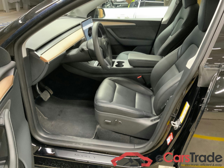 TESLA Model Y Long Range Dual Motor AWD 5d 378kW #4