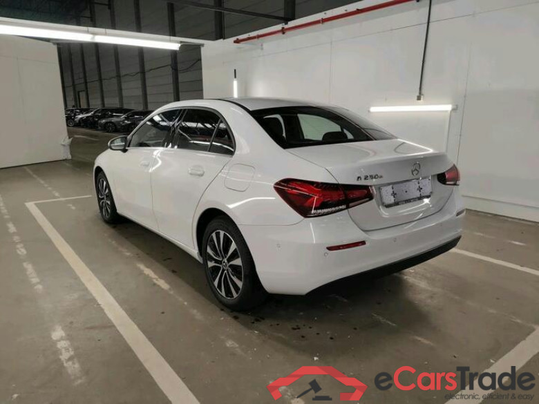 Mercedes A-Klasse Limousine A-Klasse Limousine A 250 e Business Line (PHEV) 160kW/218pk  4D/P Auto-7 #3