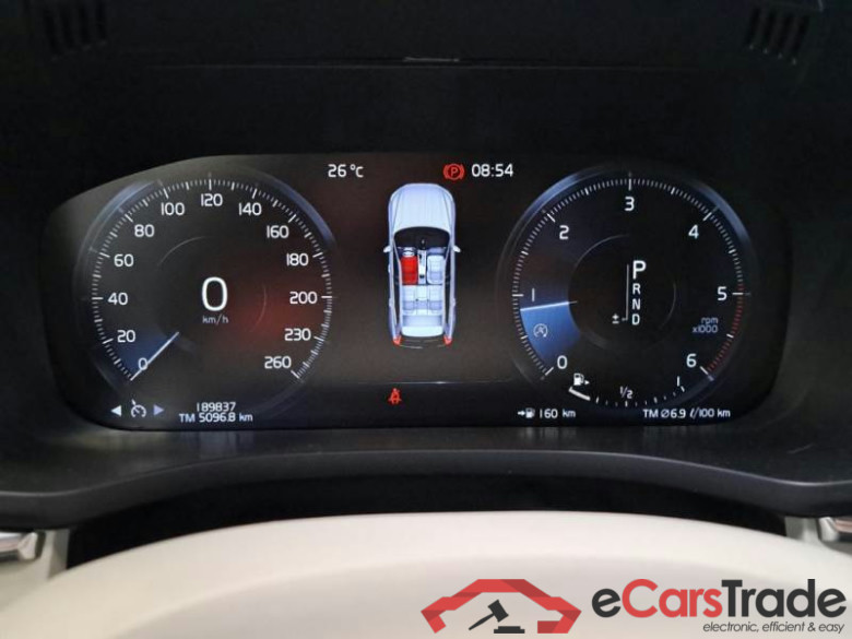VOLVO XC60 / 2017 / 5P / SUV D4 GEARTR. MOMENTUM PRO #4