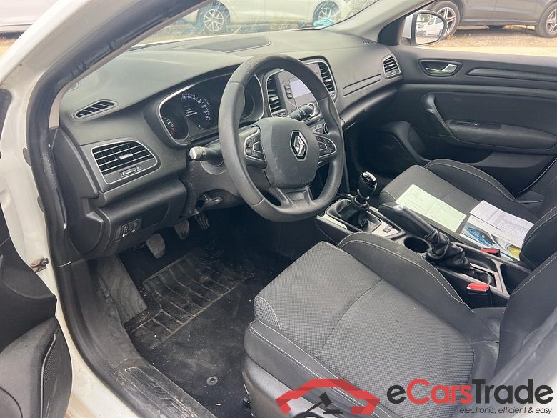 RENAULT Mégane / 2015 / 5P / berlina con portón Life Blue dCi 70kW (95CV) #3