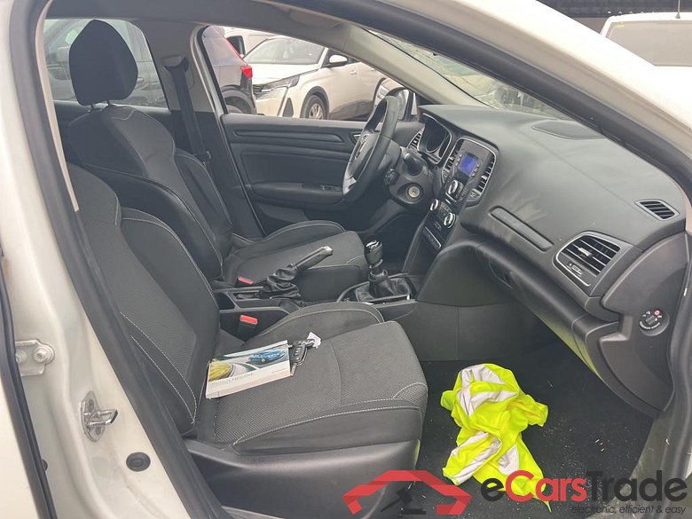 RENAULT Mégane / 2015 / 5P / berlina con portón Life Blue dCi 70kW (95CV) #6