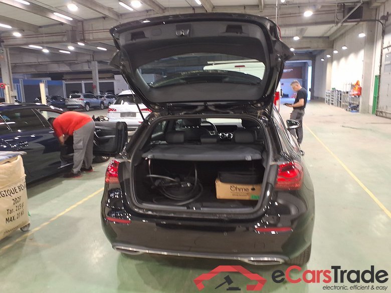 MERCEDES-BENZ A-CLASS 1.3 A 250 E LUXURY LINE DCT #3