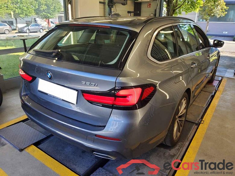 BMW 5 Touring (G31)(2017->) DE - Kb5 520 i Mild-Hybrid EU6d, Luxury Line OPF, (Facelift) 2020 - 2024 #3
