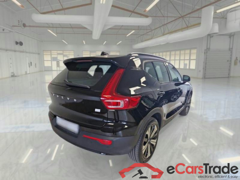 VOLVO XC40 / 2021 / 5P / SUV T5 RECHARGE PLUG-IN AUTO ULTIMATE DARK #2