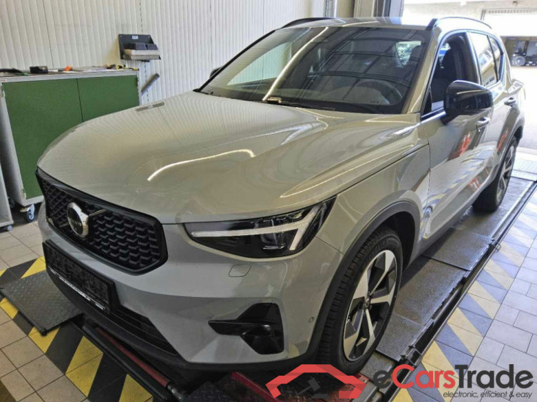 Volvo XC40 (2017->) DE - SUV5 B3 2WD EU6e, Plus Dark, (Facelift) 2024 - 2026 #1