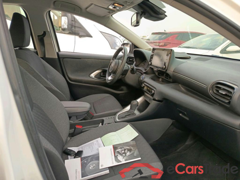 TOYOTA Yaris / 2020 / 5P / berlina con portón 1.5 120H Active Tech #6