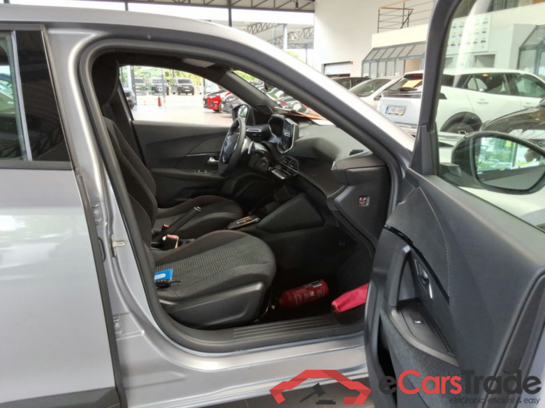 Peugeot 2008 Style 1.2 Turbo 130 EAT8 #5