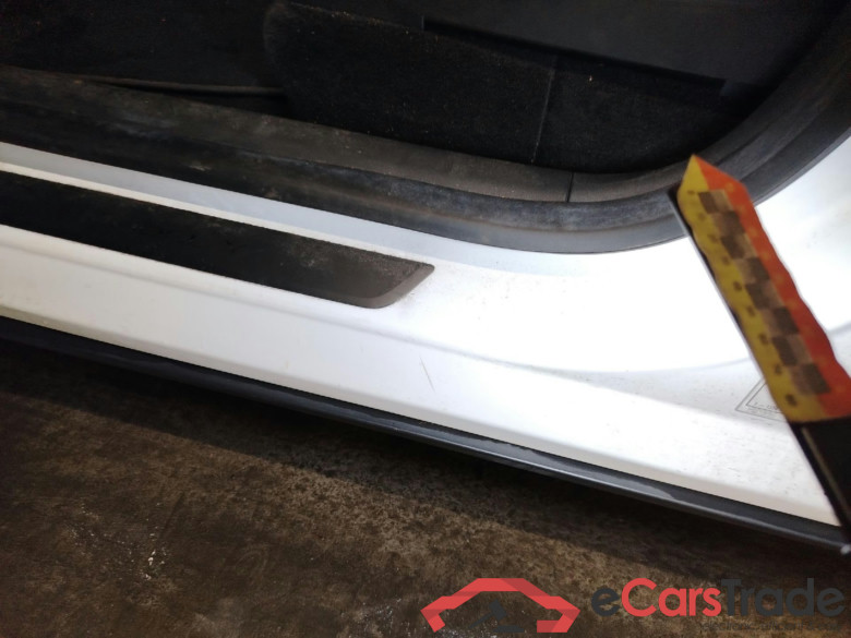 TESLA Model Y Long Range Dual Motor AWD 5d 378kW #3