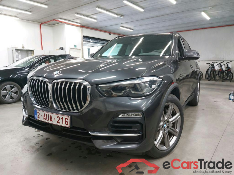 BMW - BMW X5 xDrive45e 394PK Pack Business With Vernasca Leather & Innovation With Head Up & Driving Assistant & HiFi & Trailer Towing Hook & 20 Inch  * HYBRID *