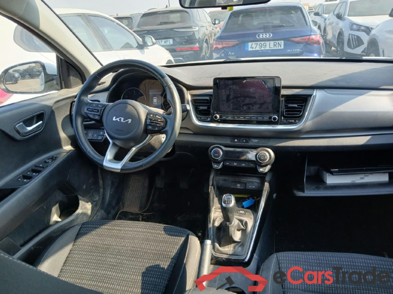 KIA Stonic / 2017 / 5P / todoterreno 1.0 T-GDi 74kW (100CV) MHEV iMT Drive #3