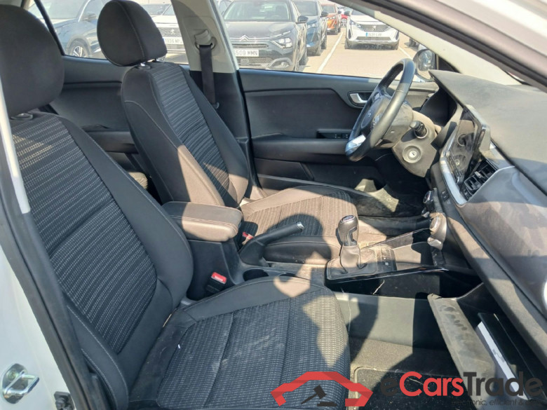 KIA Stonic / 2017 / 5P / todoterreno 1.0 T-GDi 74kW (100CV) MHEV iMT Drive #6