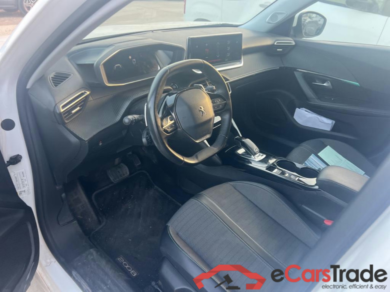 PEUGEOT 2008 / 2019 / 5P / todoterreno Allure Pack Puretech 130 S&S EAT8 (AC) #3
