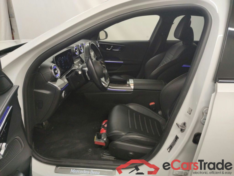 Mercedes-Benz C-Klasse Berline C 220d Launch Edition AMG Line 4d #3
