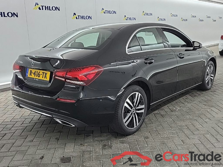 MERCEDES-BENZ A-Klasse Limousine A 250 e DCT Luxury Line 4D 160kW #3
