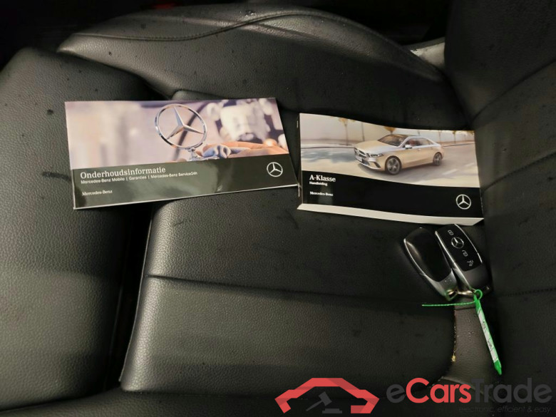 Mercedes-Benz A-Klasse Limousine A 180 7G-DCT Business Solution Luxury 4d + Pano #4