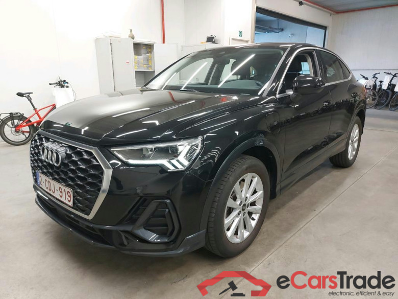 AUDI - AUD Q3 SB 45 TFSI e 245PK S-Tronic Pack Platinum With Heated Seats & LED & Rear Camera & Adaptive Cruise Control  * HYBRID * #1
