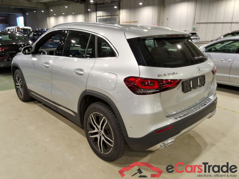 MERCEDES-BENZ GLA 1.3 GLA 250 E DCT BUSINESS SOLUTION