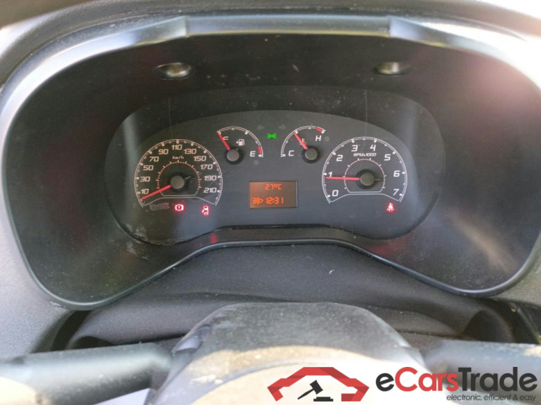 FIAT Doblò Cargo/2015/3P/furgón derivado de turismo Cargo Base 1.3 Multijet 70kW (95CV) #4