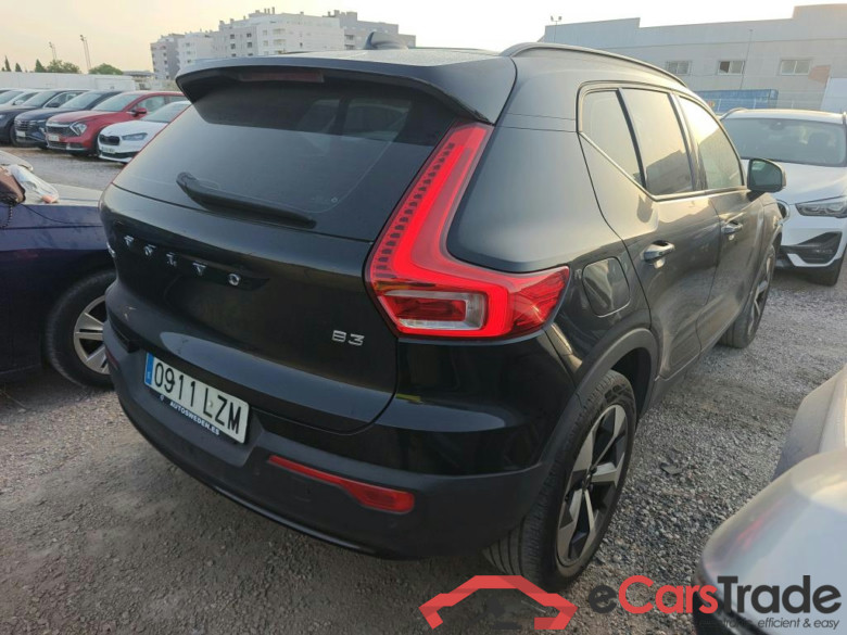 VOLVO XC40 / 2021 / 5P / todoterreno 2.0 B3 G Plus Dark Auto #2